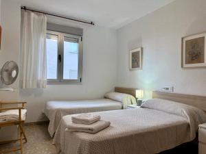 Postel nebo postele na pokoji v ubytování Large Apartment with Sea Views + 19 fotografií