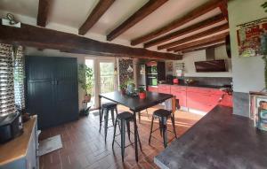 Kuchyň nebo kuchyňský kout v ubytování Charmante Longère En Campagne + 29 fotografií