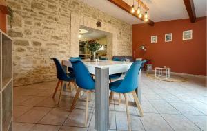 Φωτογραφία από το άλμπουμ του Awesome Home In Sernhac σε Sernhac