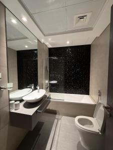 Koupelna v ubytování Canal View Studio AG Tower