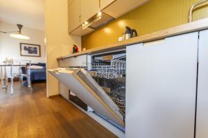 Cuina o zona de cuina de SkyAttic - 801 by Houset