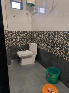 Un baño de Hotel Sudha Palace