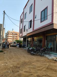 El edificio en el que está el hotel 5 fotos más