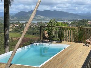 En generel udsigt til bjerge eller udsigt til bjerge taget fra feriehuset