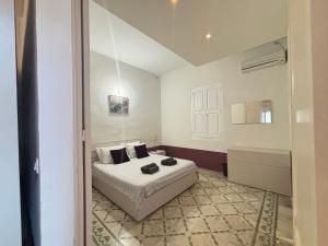 Postel nebo postele na pokoji v ubytování Charming Apartment in the Heart of Valletta + 11 fotografií