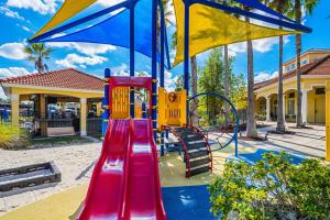 Ο χώρος παιχνιδιού για παιδιά στο 4704 Flagler Beach Way