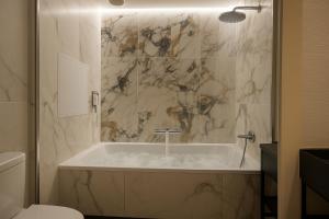 Koupelna v ubytování Grand Tonic hôtel & SPA Paris