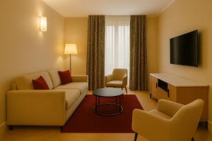 TV a/nebo společenská místnost v ubytování Grand Tonic hôtel & SPA Paris