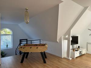 TV a/nebo společenská místnost v ubytování Golf international la baule