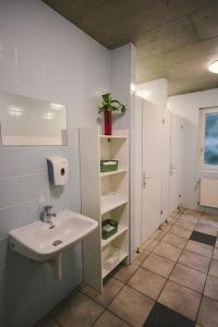 Phòng tắm tại Alaïa Hostel