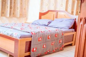 Un pat sau paturi într-o cameră la Oliva Resort and Serviced apartment