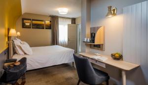 Ένα ή περισσότερα κρεβάτια σε δωμάτιο στο Hotel Restaurant Au Riesling