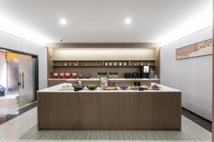 Tragos en Baiyun airport KongGang airport hotel -24hours ree shuttle bus