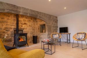 TV a/nebo společenská místnost v ubytování Gite des amandines