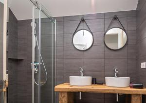 Koupelna v ubytování Gite des amandines + 30 fotografií