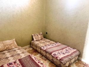 Giường trong phòng chung tại Azazoul Apartment Taghazout +29 ảnh