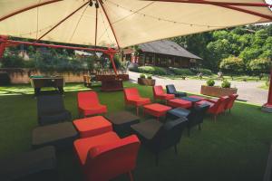 a group of chairs and tables under an umbrella at HolaCamp Aran Aventura in Les +15 photos