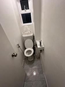 Ванная комната в Cozy flat, 2 bedrooms and one living-room, close to Euston Square and Mornington Crescent Stations