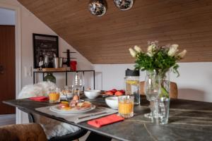 Φαγητό σε αυτό το διαμέρισμα ή κάπου εκεί κοντά