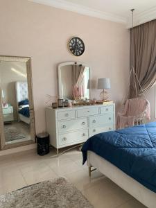 Ένα ή περισσότερα κρεβάτια σε δωμάτιο στο Luxury Room in Ajman
