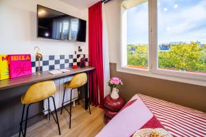 Μια τηλεόραση ή/και κέντρο ψυχαγωγίας στο ARK Hôtel Paris Boulogne