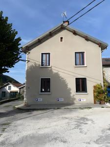 Hoone, kus puhkemaja asub