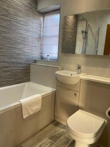 Ένα μπάνιο στο Cock O' Barton