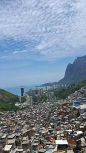 Peisaj natural din apropierea acestui hostel