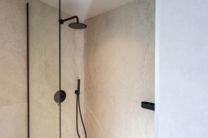 Koupelna v ubytování NAMA Suites + 2 fotografie