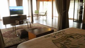 Μια τηλεόραση ή/και κέντρο ψυχαγωγίας στο Villa Gubug Ijen Banyuwangi