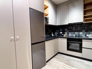 Kuchyň nebo kuchyňský kout v ubytování Sky Heaven - Airport 2 Bedroom Apartment - Parking + 10 fotografií