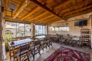 Μια τηλεόραση ή/και κέντρο ψυχαγωγίας στο Zula Cave House