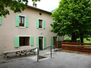 Hoone, kus puhkemaja asub