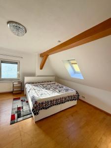 Una cama o camas en una habitación de Sabes Ferienwohnung