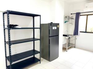 Η κουζίνα ή μικρή κουζίνα στο Patong Canal Villa 103