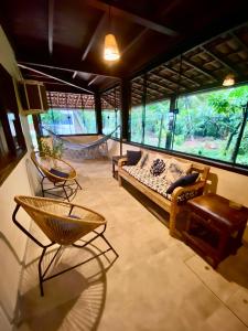 Et opholdsområde på Flat Yemanjá beira-mar, 4 pessoas, quarto e sala, piscina