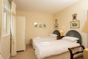 Una cama o camas en una habitación de Melkington Lodge