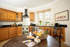 Una cocina o kitchenette en Melkington Lodge