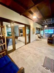 Et opholdsområde på Flat Yemanjá beira-mar, 4 pessoas, quarto e sala, piscina