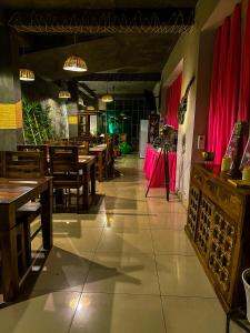 Εστιατόριο ή άλλο μέρος για φαγητό στο AR Riyasat