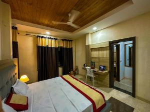 Ένα ή περισσότερα κρεβάτια σε δωμάτιο στο AR Riyasat