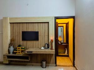 a room with a tv and a desk with a television at AR Riyasat in Garli