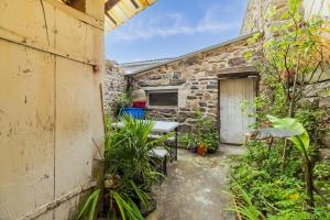 Imagen de la galería de L'authentique maison bretonne - Guingamp centre, en Guingamp