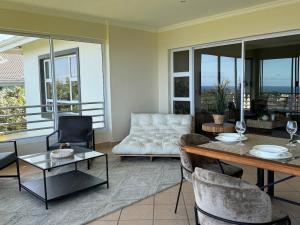 Χώρος καθιστικού στο Belair Signature No7 Ballito BHE