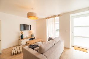 Et tv og/eller underholdning på Charmante maison neuve avec terrasse Port du Legue