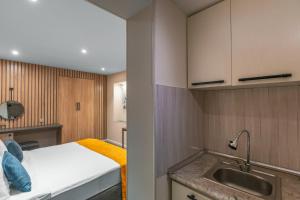 Η κουζίνα ή μικρή κουζίνα στο Onze Boutique Hotel Baku