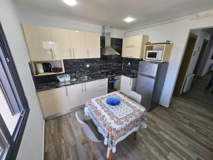 Η κουζίνα ή μικρή κουζίνα στο Cozy Oranaise Escape T4 with Private Parking +7 φωτογραφίες