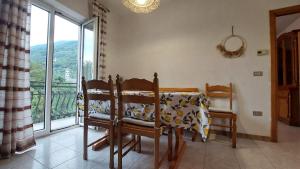 a dining room with a table and chairs and a window at Al Capitel in Grosotto