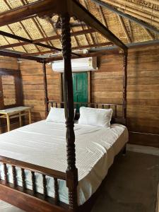 Ένα ή περισσότερα κρεβάτια σε δωμάτιο στο Satya Farm House +7 φωτογραφίες