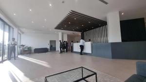 Μια τηλεόραση ή/και κέντρο ψυχαγωγίας στο Loxwood House by Sereni Athens